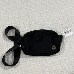Lululemon everywhere black belt bag